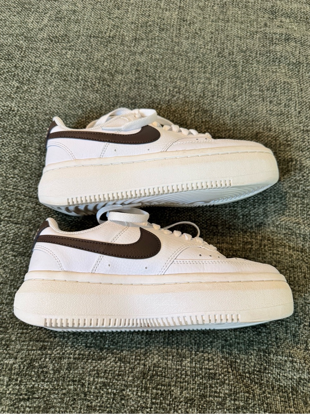 Nike Women’s Court Vision Alta Sneaker White/Black Size 6 - Picture 4 of 10